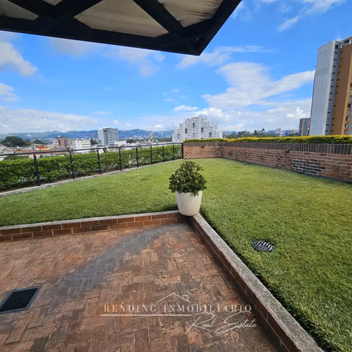 Oficina en venta zona 4 edificio Cuatro 36 de 145 m² + 6 parqueos (Rentada)