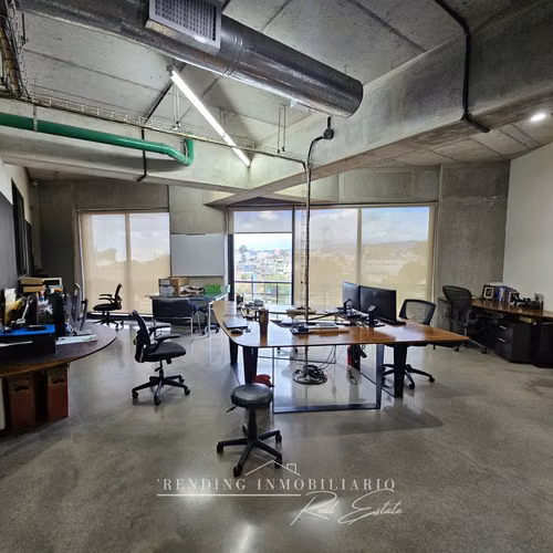 Oficina en venta zona 4 edificio Cuatro 36 de 145 m² + 6 parqueos (Rentada)