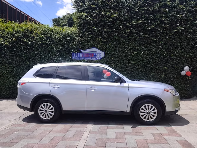 Mitsubishi Outlander Es 4x2 Modelo 2015