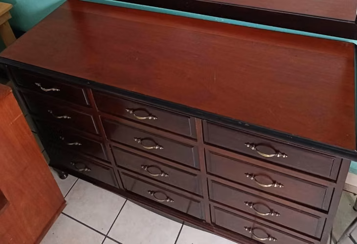 CÓMODA DE MADERA DE CEDRO CON ESPEJO GRANDE