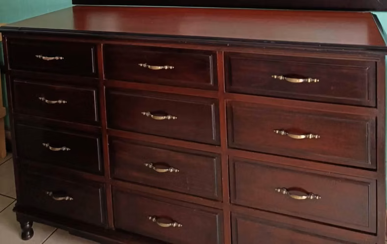 CÓMODA DE MADERA DE CEDRO CON ESPEJO GRANDE