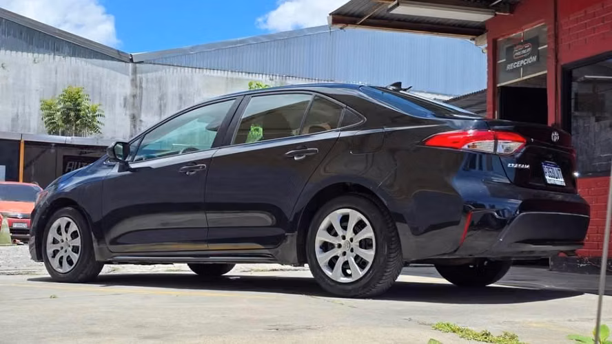 TOYOTA COROLLA LE