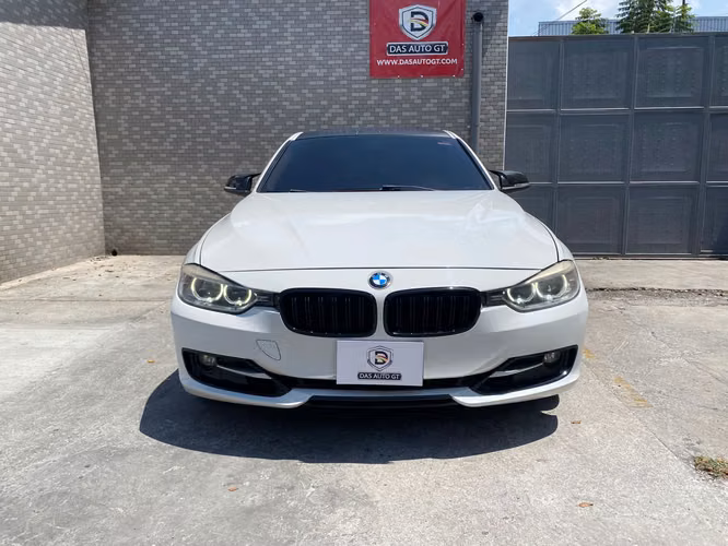 BMW 328i de Agencia Modelo 2013 - Imagen 8