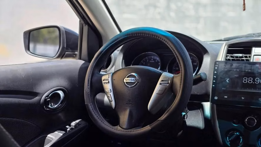 NISSAN VERSA