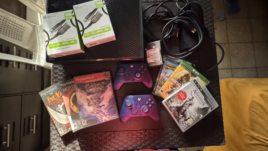 Xbox One con controles, accesorios y lote de juegos (PS2, PS3, Xbox)