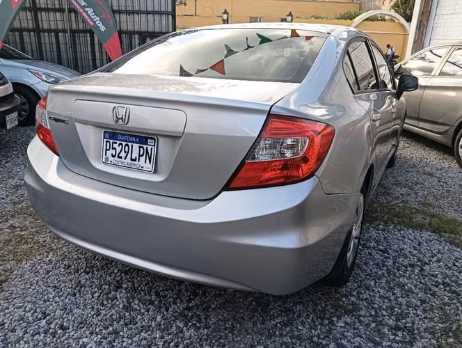 Vendo precioso y económico honda civic 2012