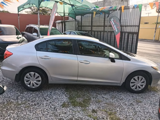 Vendo precioso y económico honda civic 2012