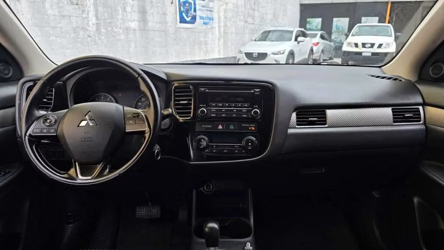 MITSUBISHI OUTLANDER 2016