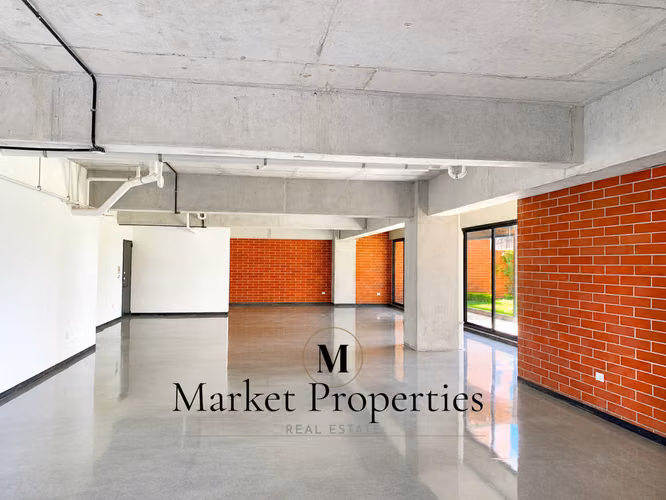 Oficina en renta en 4 Grados Norte, Zona 4 | 74 m² + terraza y jardín