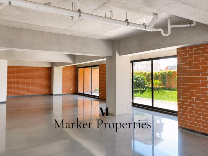 Oficina en renta en 4 Grados Norte, Zona 4 | 74 m² + terraza y jardín