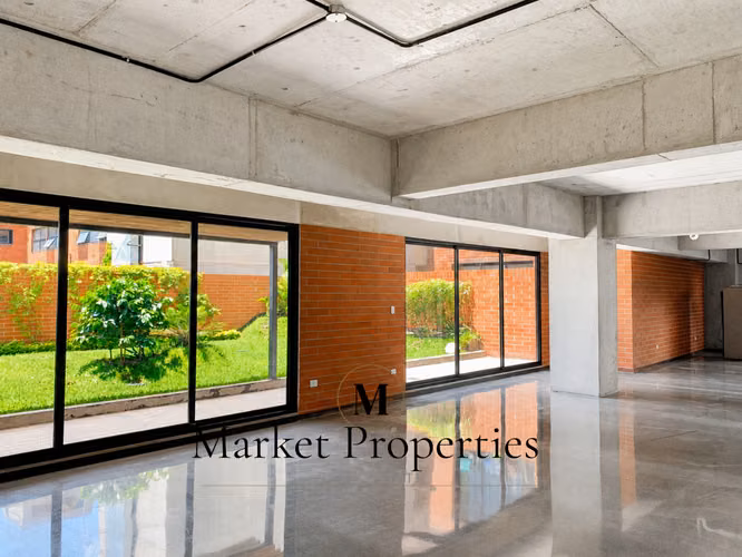 Oficina en renta en 4 Grados Norte, Zona 4 | 74 m² + terraza y jardín