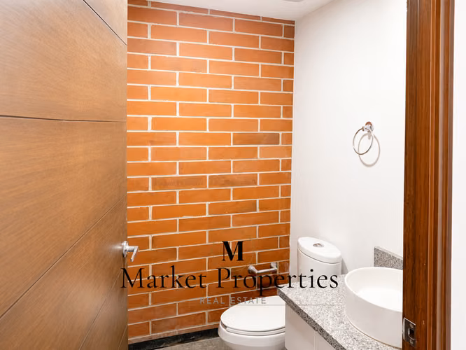Oficina en renta en 4 Grados Norte, Zona 4 | 74 m² + terraza y jardín
