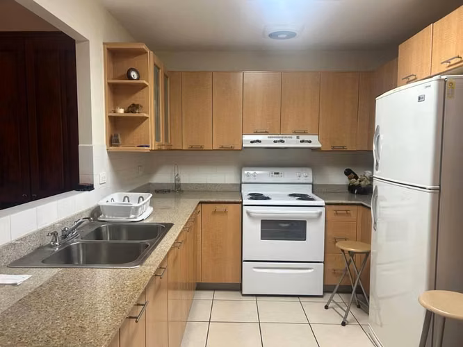 Apartamento Amueblado y Equipado en Renta Zona 14 Edificio Real de las Américas