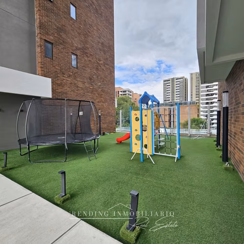 Apartamento en renta zona 14 edificio Echo de 2 habitaciones + 2 parqueos