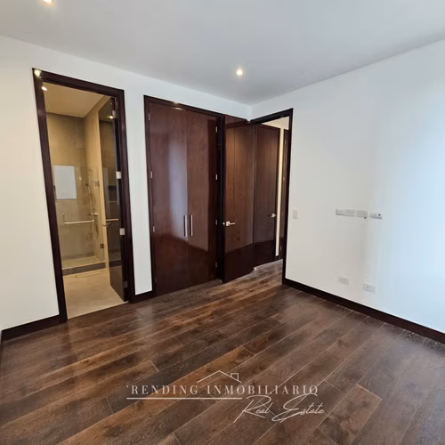 Apartamento en renta zona 14 edificio Echo de 2 habitaciones + 2 parqueos