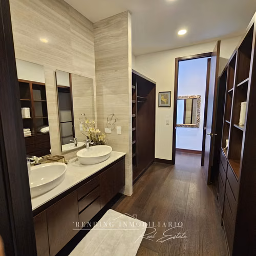 Apartamento en renta zona 14 amueblado edificio Echo 3 habitaciones + 3 parqueos