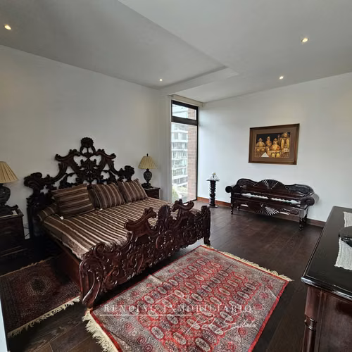 Apartamento en renta zona 14 amueblado edificio Echo 3 habitaciones + 3 parqueos