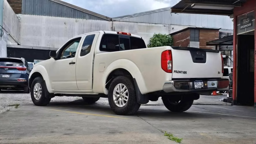 NISSAN FRONTIER 2017