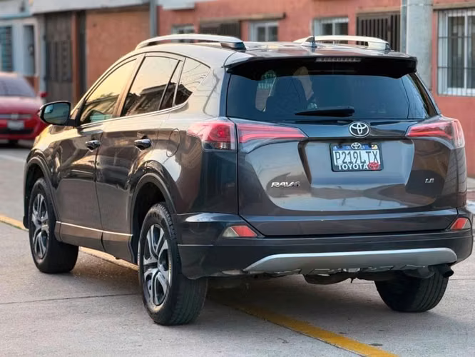 GANGA VENDO TOYOTA RAV LE 2017 - Imagen 4