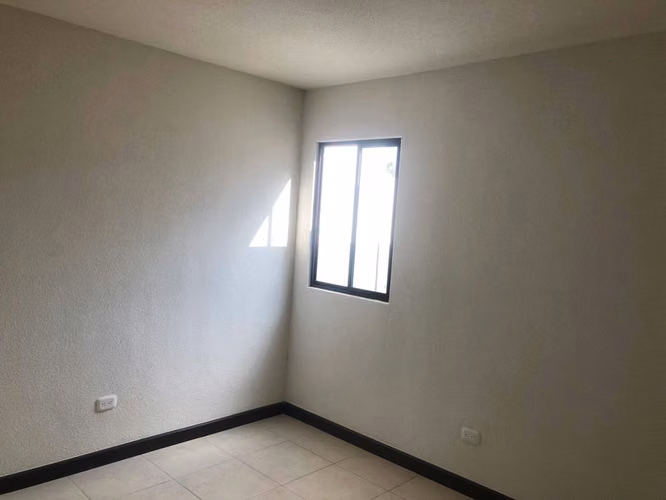 VENDO CASA DE 1 NIVEL.  KM. 30.8 CARRETERA A EL SALVADOR.  3 HABITACIONES. CONDADO SANTA FE