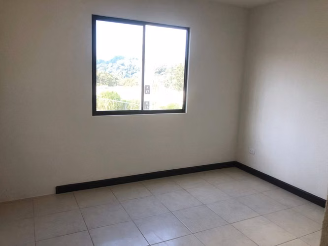 VENDO CASA DE 1 NIVEL.  KM. 30.8 CARRETERA A EL SALVADOR.  3 HABITACIONES. CONDADO SANTA FE
