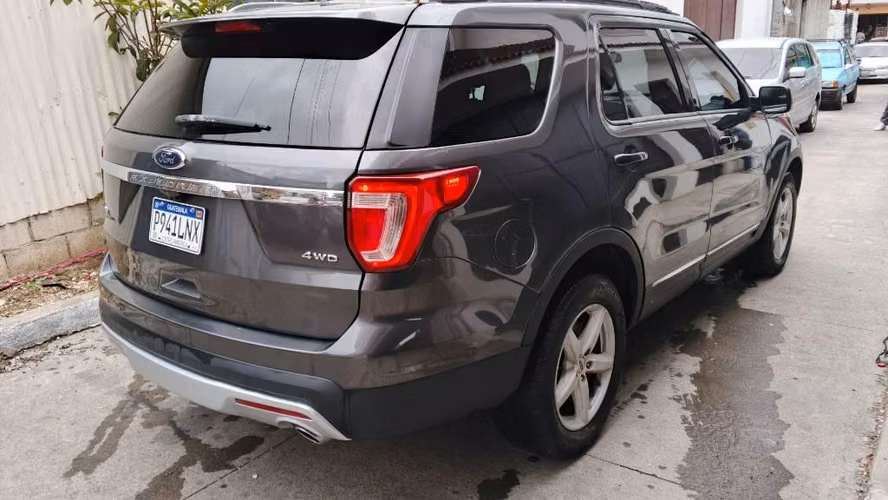 Ford Explorer 2017 4x4 VENDO o cambio - Imagen 4