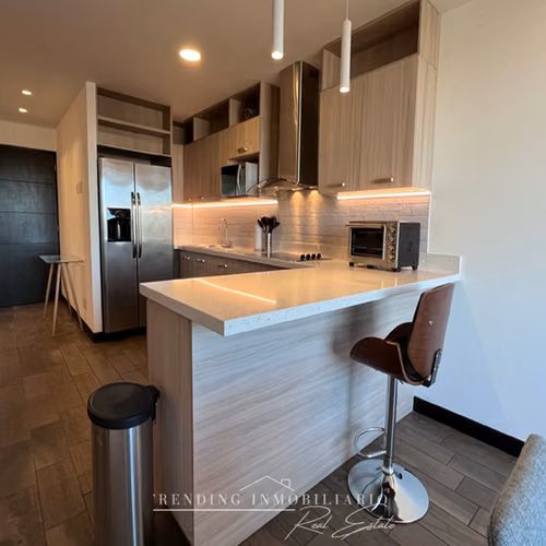 Apartamento amueblado en renta zona 10 edificio Verona de 2 habitaciones + 2 parqueos