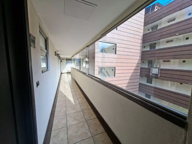 Apartamento con 2 habitaciones con balcón en Jardines de Las Charcas, Zona 11 - en Venta