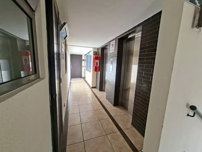 Apartamento con 2 habitaciones con balcón en Jardines de Las Charcas, Zona 11 - en Venta