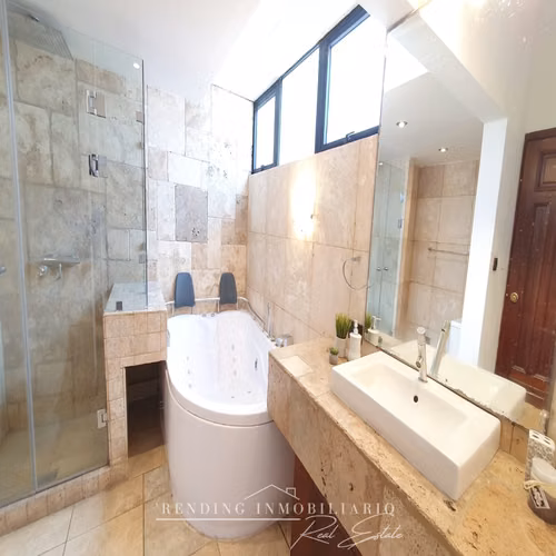 Apartamento amueblado en renta zona 14 edificio Premiere Club de 3 habitaciones + 2 parqueos