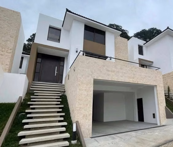 Alquiler de casa en Zona 16 En Lomas de San Isidro de 4 dormitorios BB