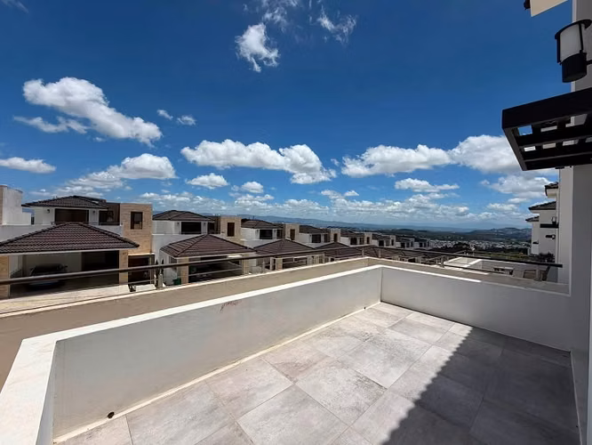 Alquiler de casa en Zona 16 En Lomas de San Isidro de 4 dormitorios BB