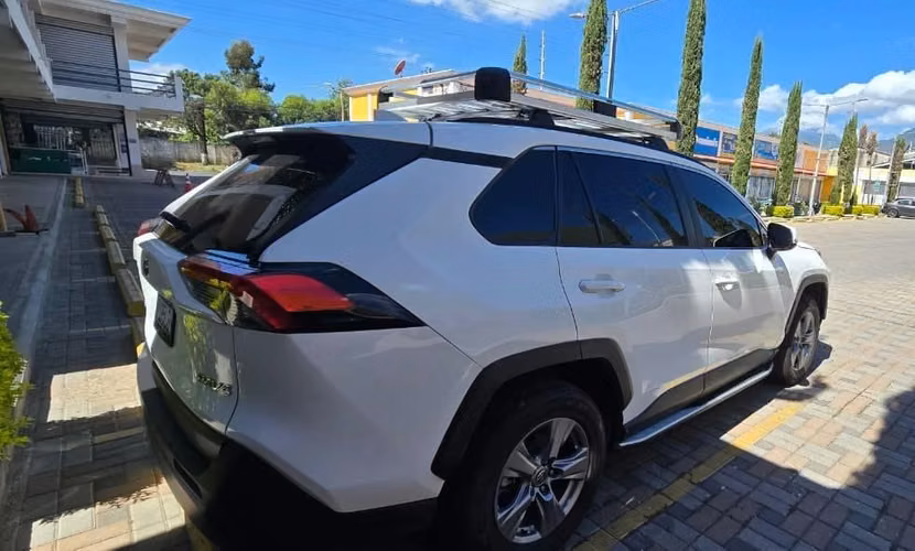Vendo linda Toyota Rav4 4x4 2022 full equiada