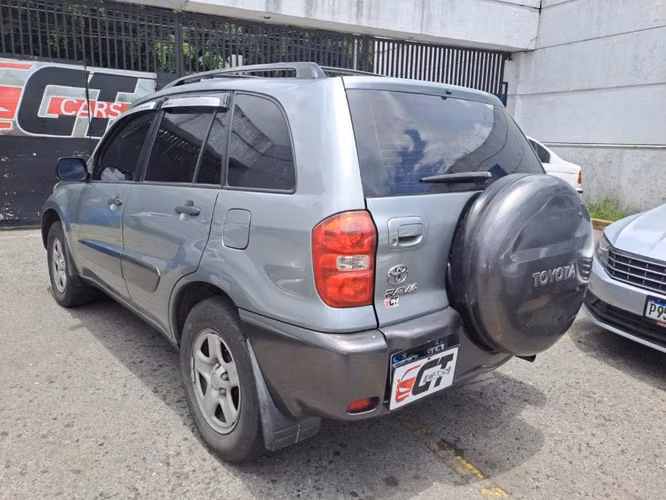 Toyota Rav 2004 Automática 4x4 de las meras Buenas - Imagen 4