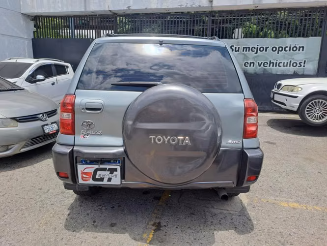 Toyota Rav 2004 Automática 4x4 de las meras Buenas - Imagen 3