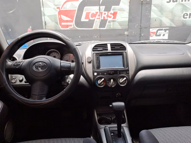 Toyota Rav 2004 Automática 4x4 de las meras Buenas - Imagen 8