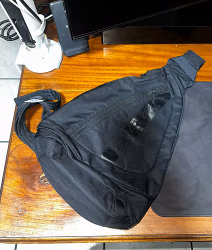 Sling Bag - Marca: VICTORINOX - Original – Nuevo - Color: Negro