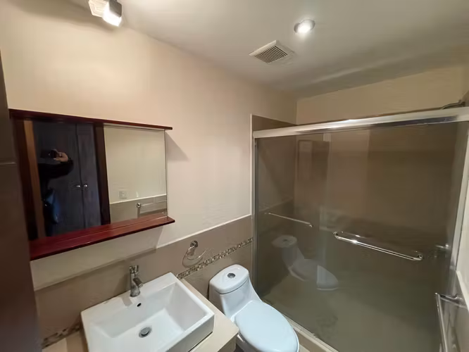 Rento apartamento de 3 dormitorios en Zona 14   CERCA DE EUROPLAZA - Imagen 13