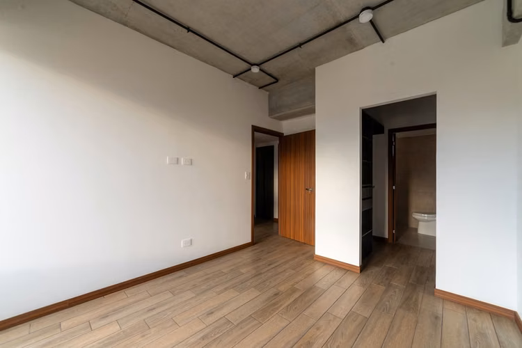 Rento apartamento en Zona 4   BUEN PRECIO!!    EN 4 GRADOS NORTE