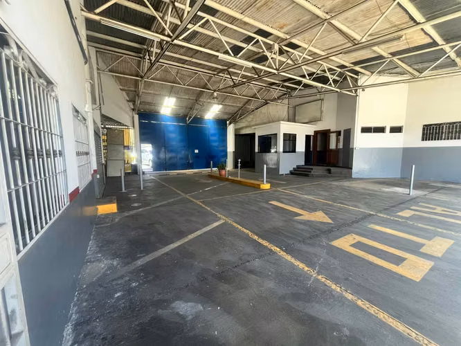 RENTO AMPLIA PROPIEDAD EN ZONA 4 EXCELETE UBICACIO IDEAL PARA SUPERMERCADO O BODEGA