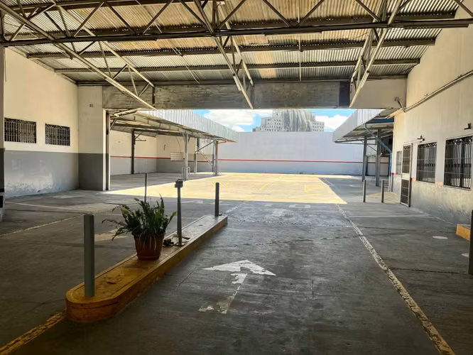 RENTO AMPLIA PROPIEDAD EN ZONA 4 EXCELETE UBICACIO IDEAL PARA SUPERMERCADO O BODEGA
