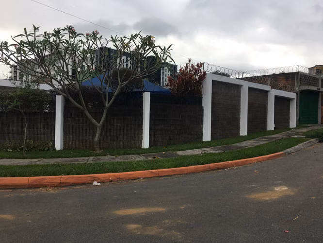 Propiedad en venta en avenida principal, zona 11 col. Mariscal Loma Linda