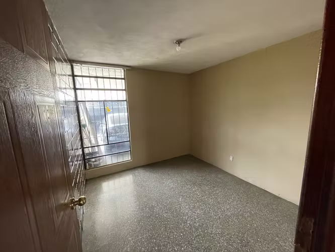 Propiedad en venta en avenida principal, zona 11 col. Mariscal Loma Linda