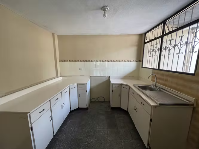 Propiedad en venta en avenida principal, zona 11 col. Mariscal Loma Linda - Imagen 5