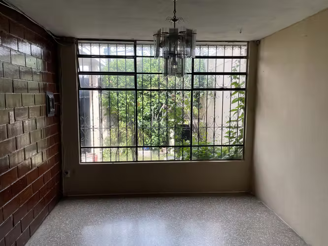 Propiedad en venta en avenida principal, zona 11 col. Mariscal Loma Linda