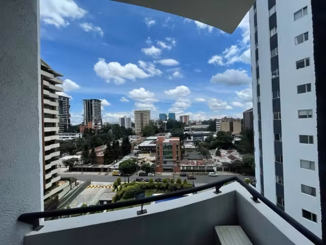 Rento apartamento en Zona 14 EDIFICIO CON PISCINA, GYM Y AREAS VERDES - Imagen 12