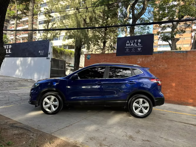 Nissan Qashqai año 2020 de agencia - Imagen 2