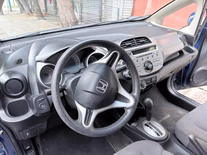Vendo honda fit modelo 2014 automático - Imagen 4