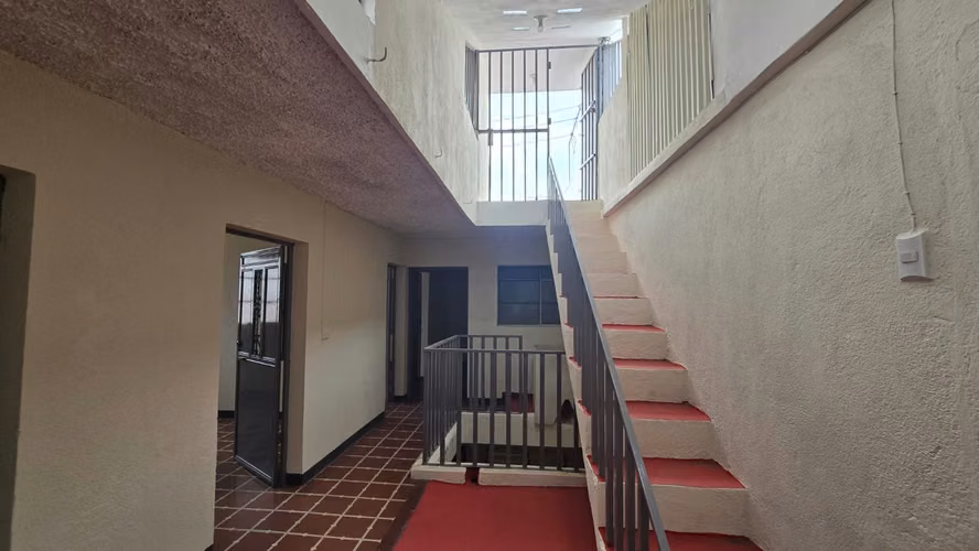 CASA COMERCIAL DE ESQUINA EN VENTA O RENTA EN ZONA 1 - Miniatura 6