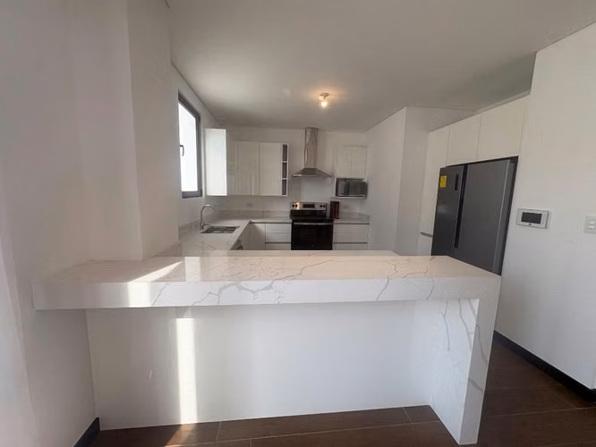 Zona 16 Lirios de Cayala apartamento con Terraza 3 habitaciones - Miniatura 2